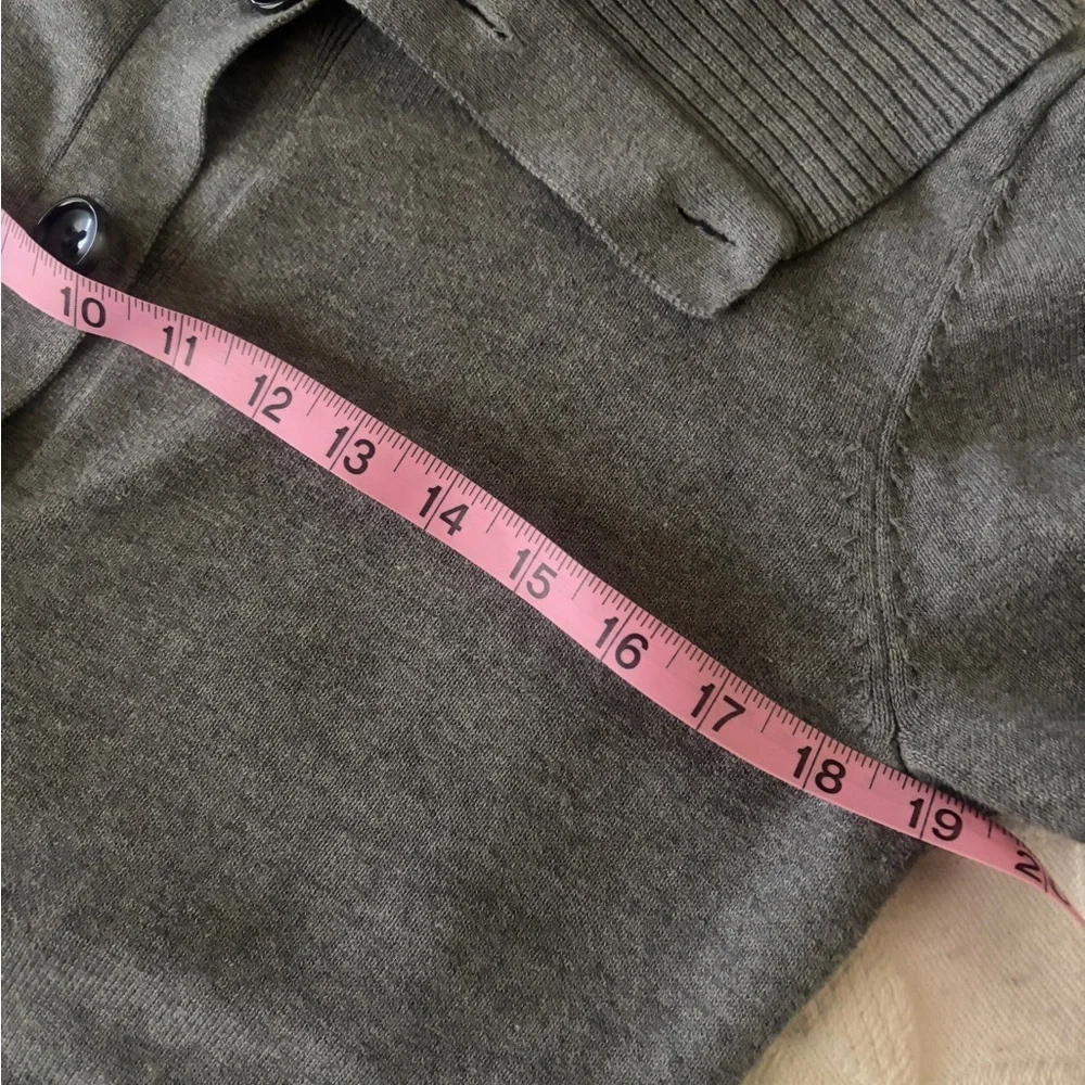 Beautiful Jones New York Gray Button-Front Shawl Collar Cardigan Petite Medium. - Picture 5 of 5